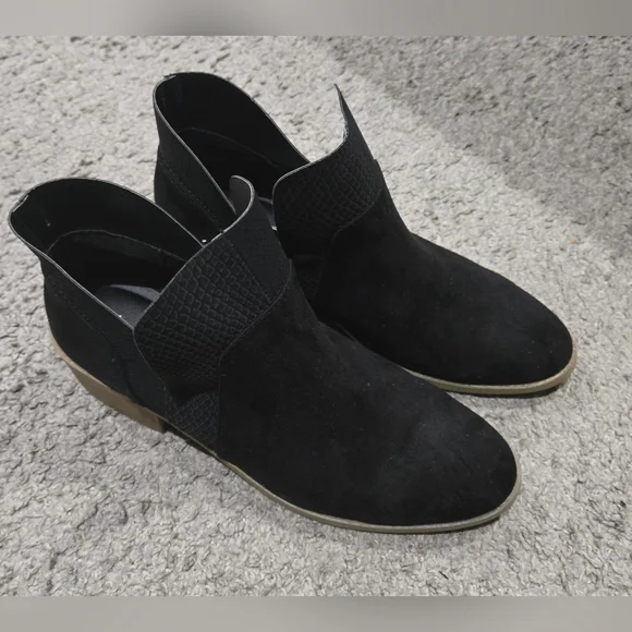 American Eagle Booties - Picture 2 of 5